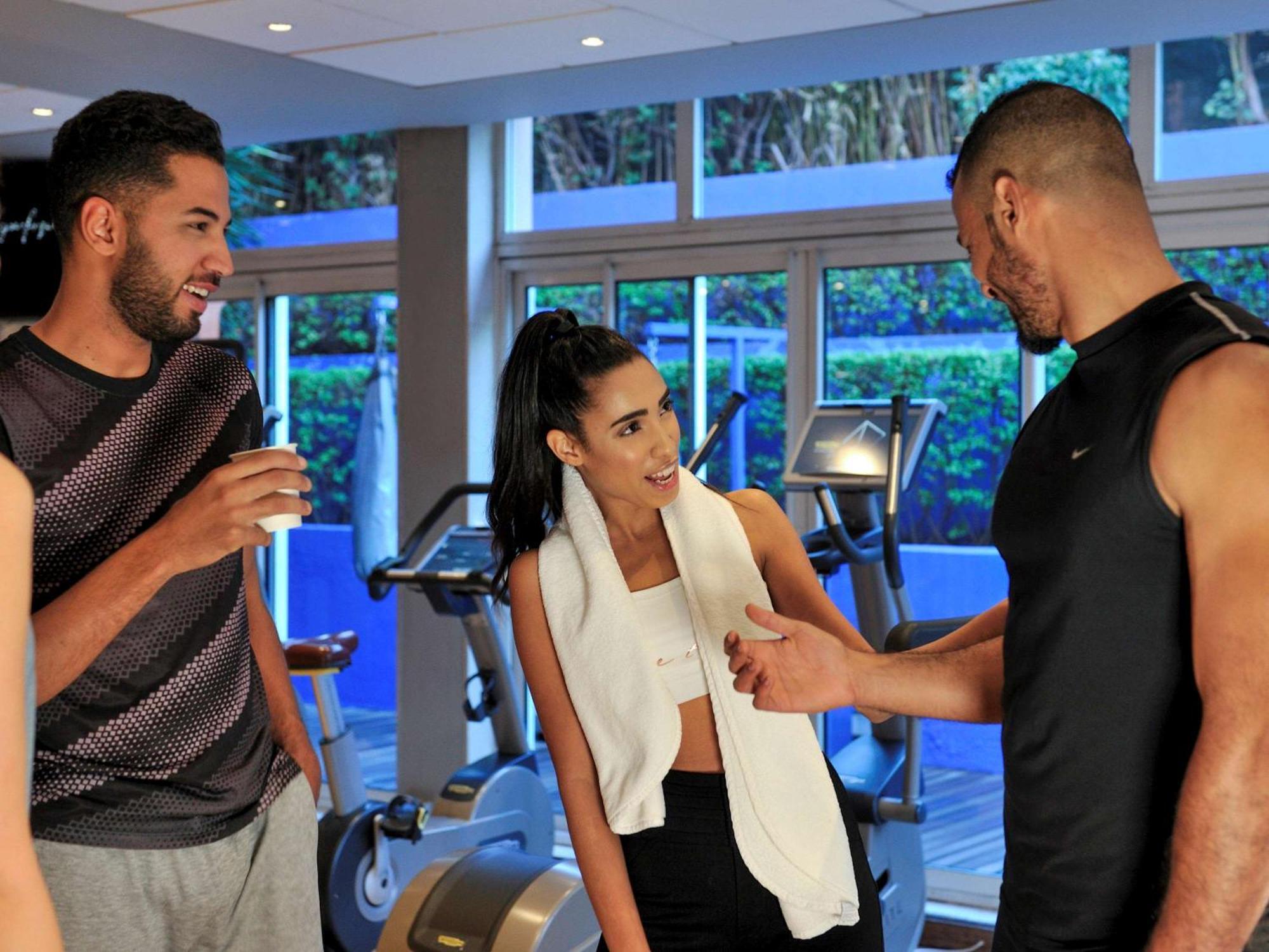 โซฟิเทล มาร์ราเคช เลานจ์ แอนด์ สปา โฮเต็ล Hotel มาร์ราเกช ภายนอก รูปภาพ Personal trainer with clients